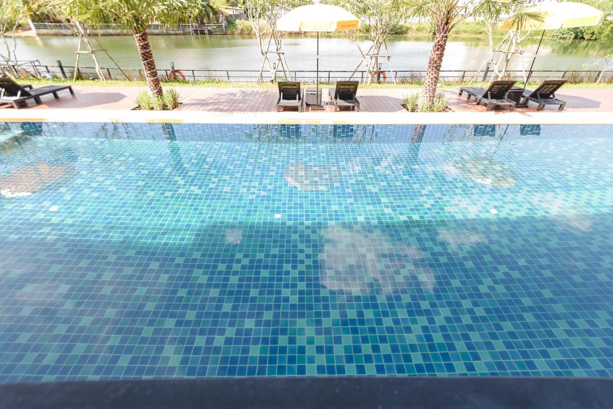 Phuengluang Riverside Hotel Chanthaburi Buitenkant foto