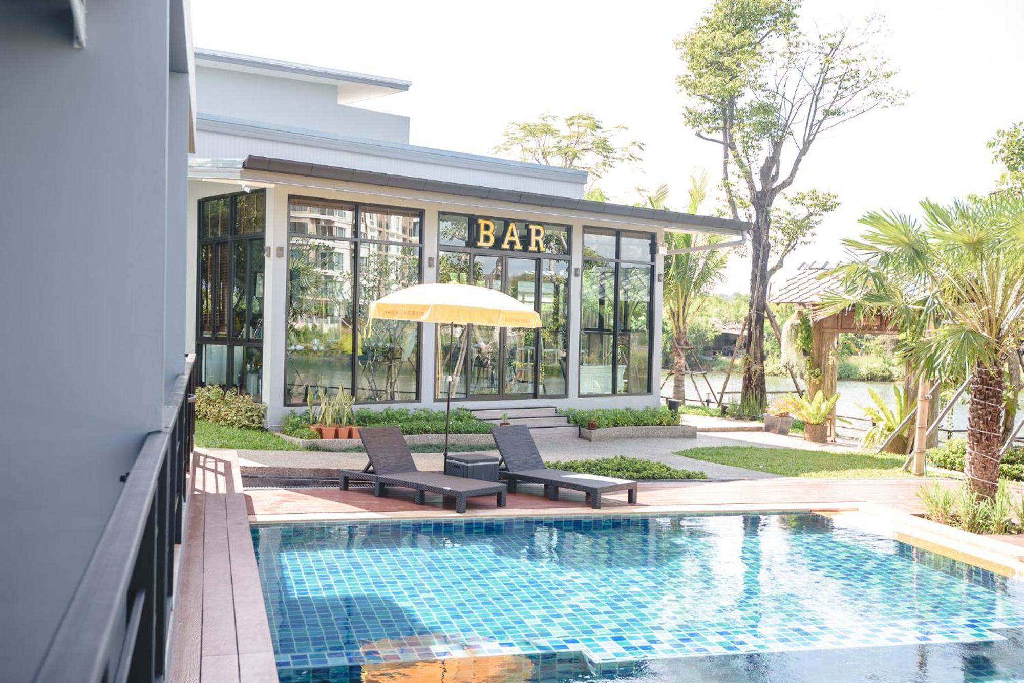 Phuengluang Riverside Hotel Chanthaburi Buitenkant foto