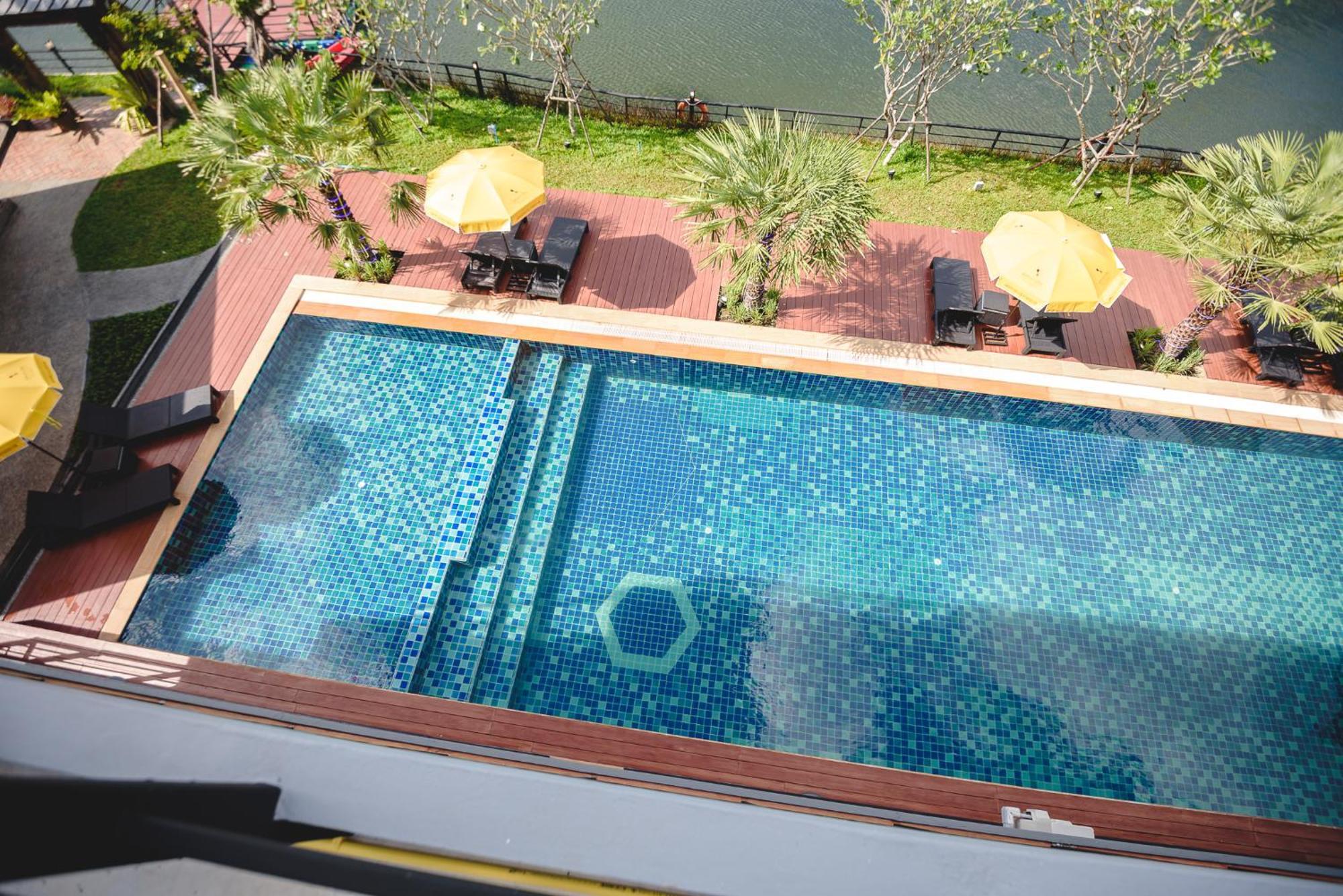 Phuengluang Riverside Hotel Chanthaburi Buitenkant foto